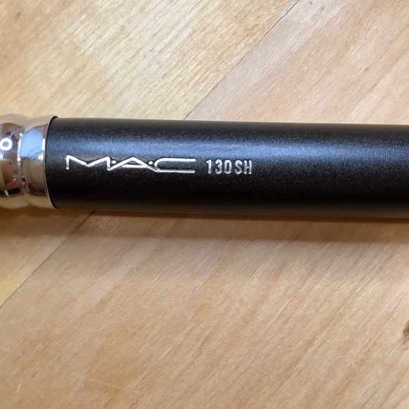 MAC Short Duo Fibre Makeup Foundation Brush 130SH - Picture 3 of 7